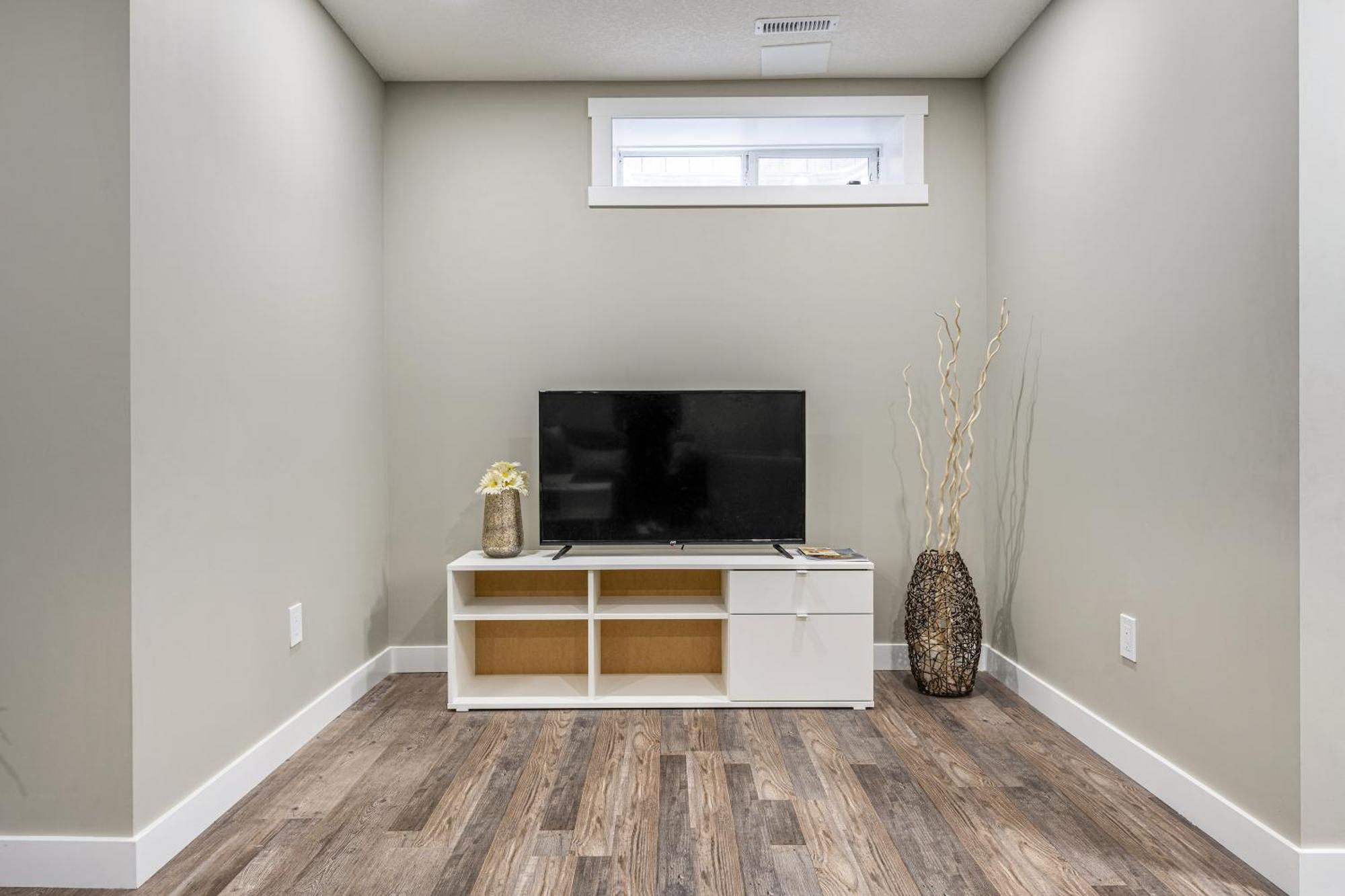 YYC Modern 2 Bedroom Basement Suite With Laundry מראה חיצוני תמונה