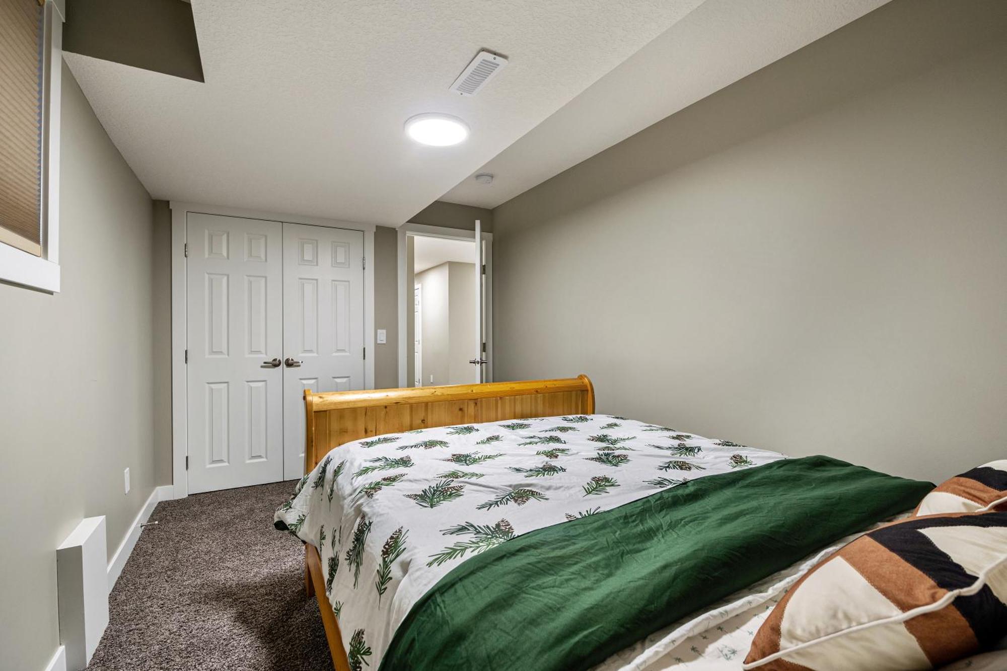 YYC Modern 2 Bedroom Basement Suite With Laundry מראה חיצוני תמונה