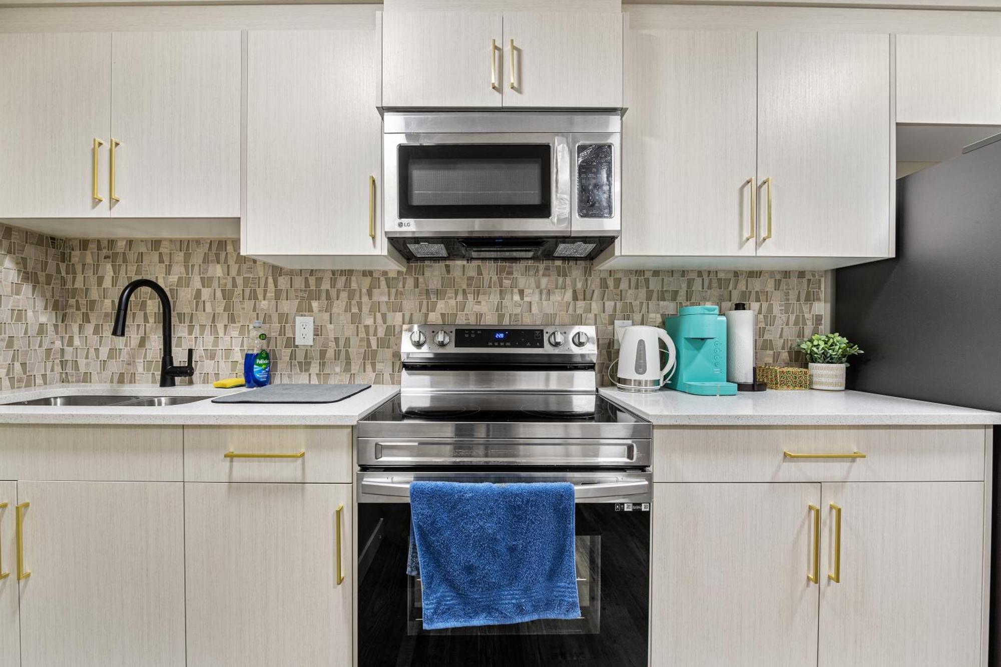 YYC Modern 2 Bedroom Basement Suite With Laundry מראה חיצוני תמונה